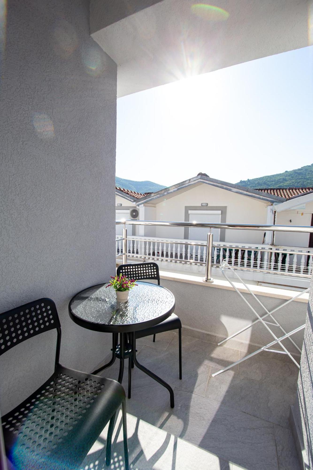 Apartments Sirena - Modern Stay With Free Parking Budva Buitenkant foto